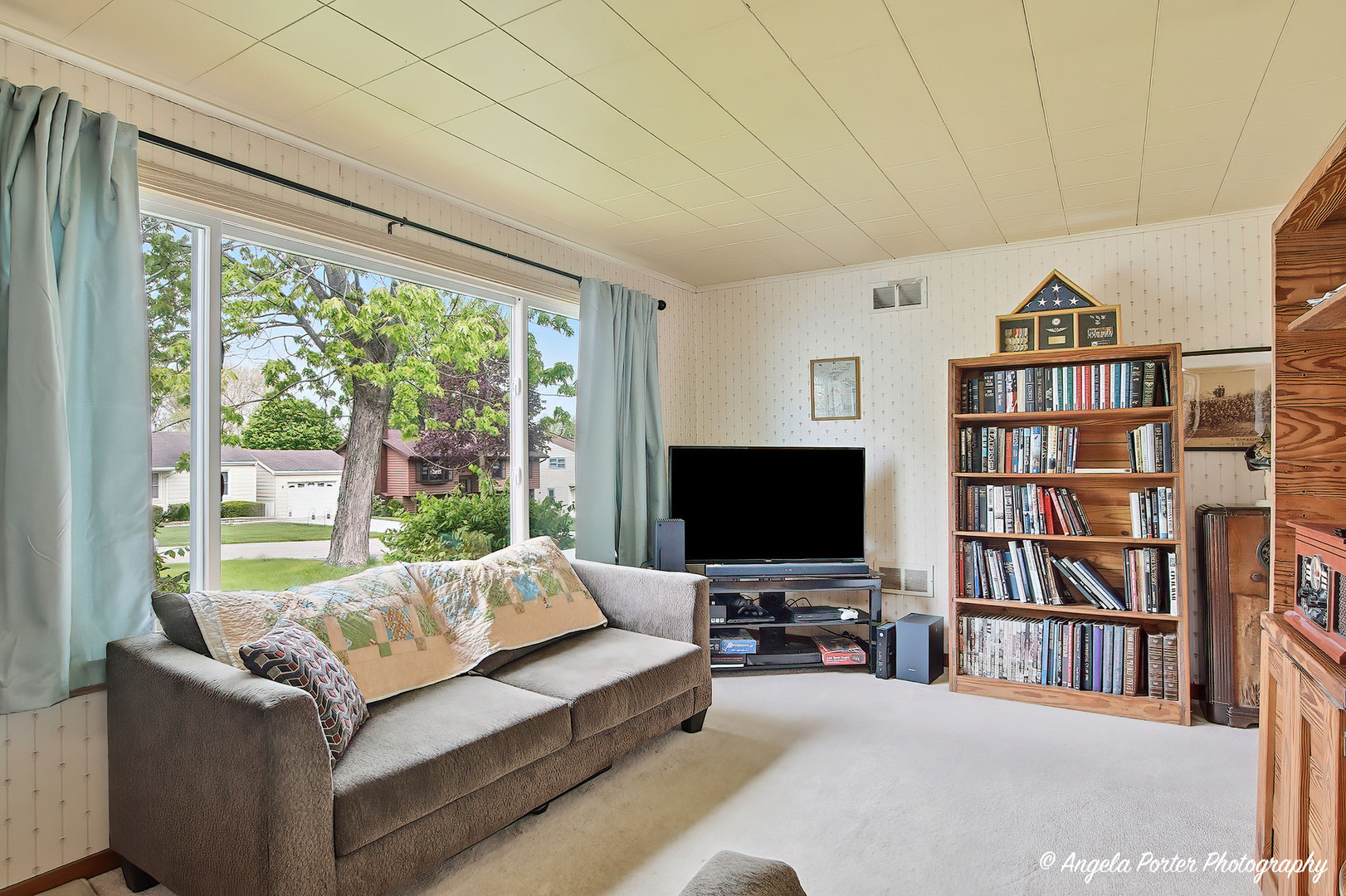 1208 Birch Street Lake In The Hills, IL 60156 - Photo 3 of 20
