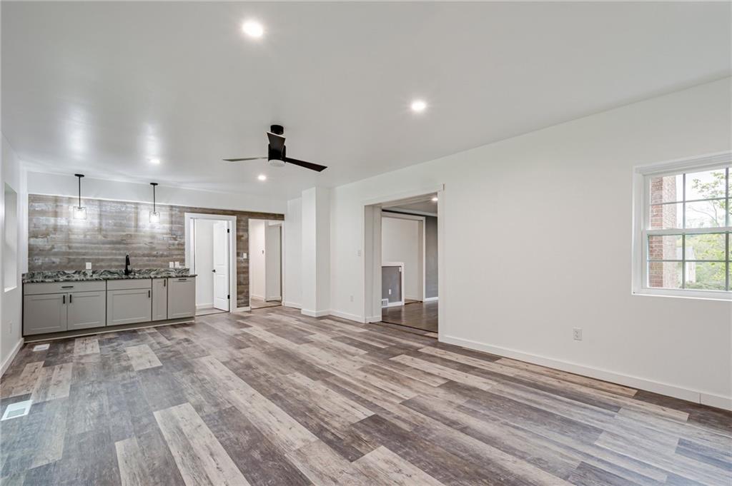 1611 Branning Road Pittsburgh, PA 15235 - Photo 9 of 38