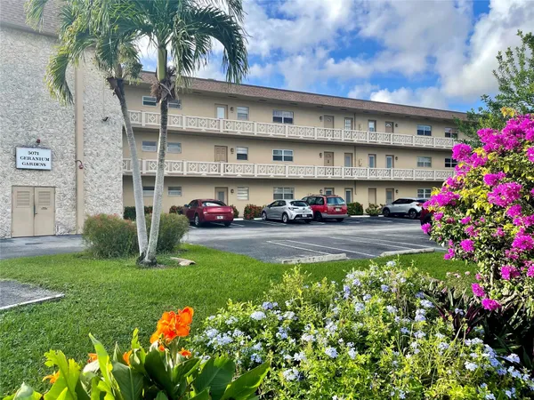 $1,900 | 5071 West Oakland Park Boulevard, Unit 211, Lauderdale Lakes, FL 33313