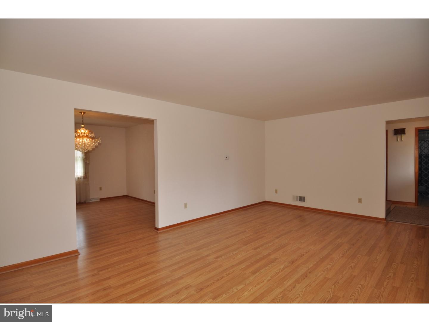 10 Margerum Road Chesterfield, NJ 08515 - Photo 8 of 24 Living Room
