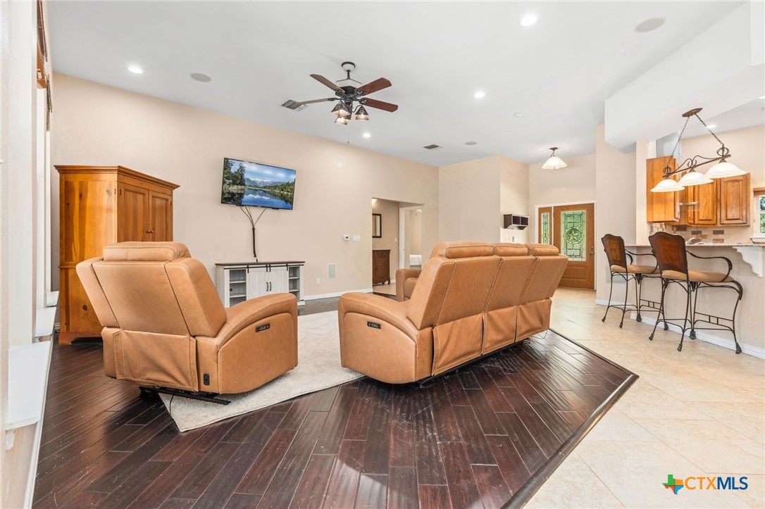 340 Sedro Trail Georgetown, TX 78633 - Photo 17 of 39 Living room