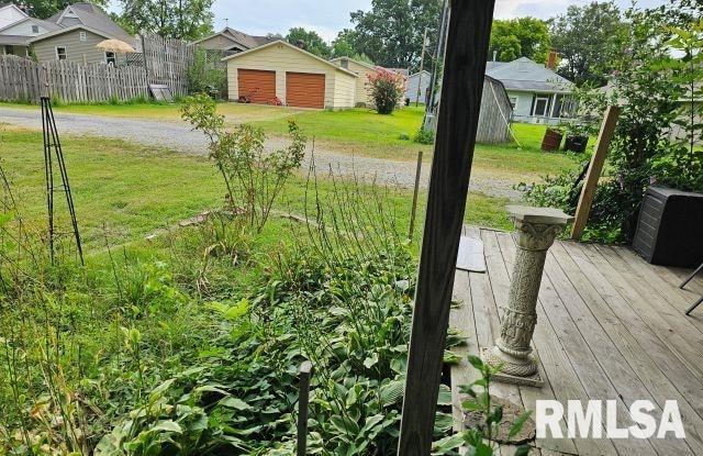 614 West College Street Harrisburg, IL 62946 - Photo 4 of 18