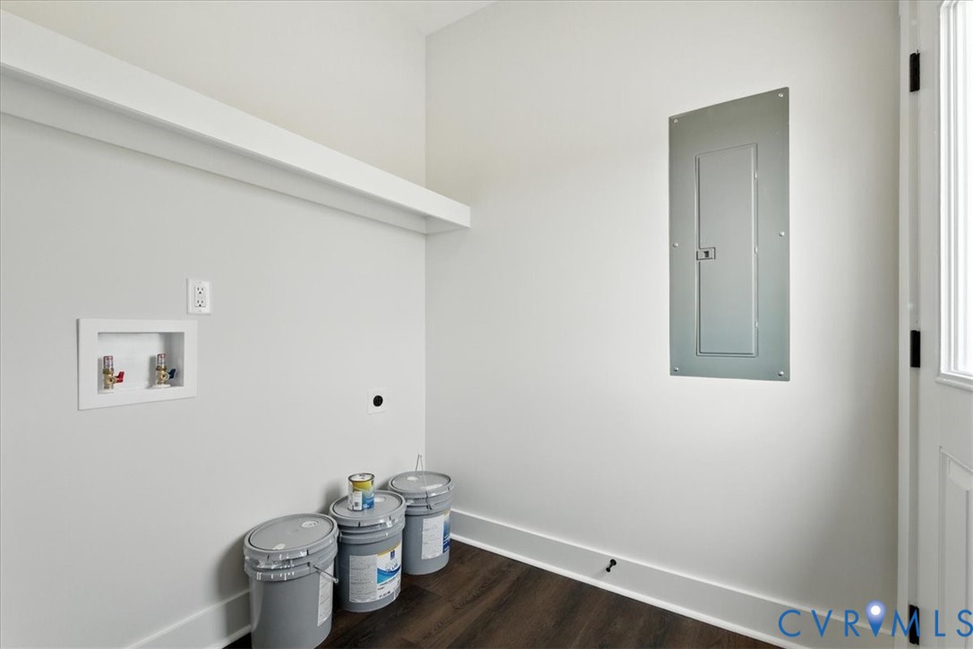 8666 Hat Creek Road Brookneal, VA 24528 - Photo 18 of 38 a bathroom with a toilet