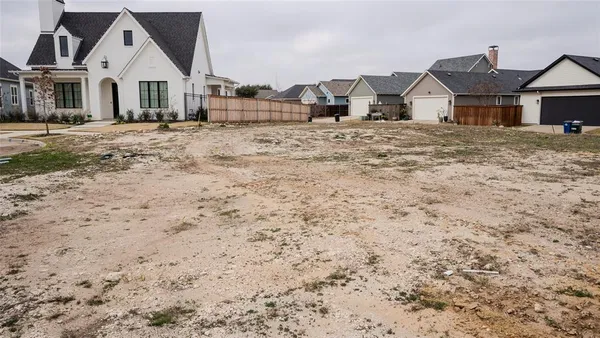 a view of a yard in front of house