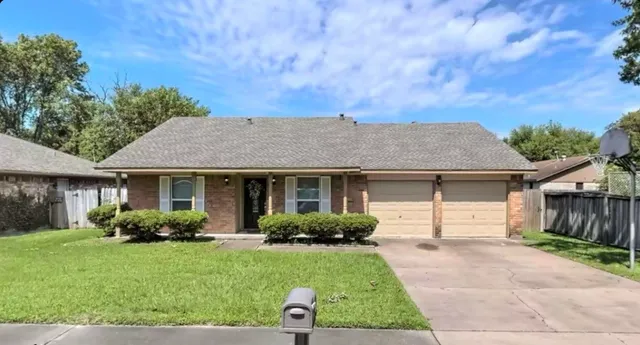 $2,000 | 3110 Brookhurst Lane, Deer Park, TX 77536