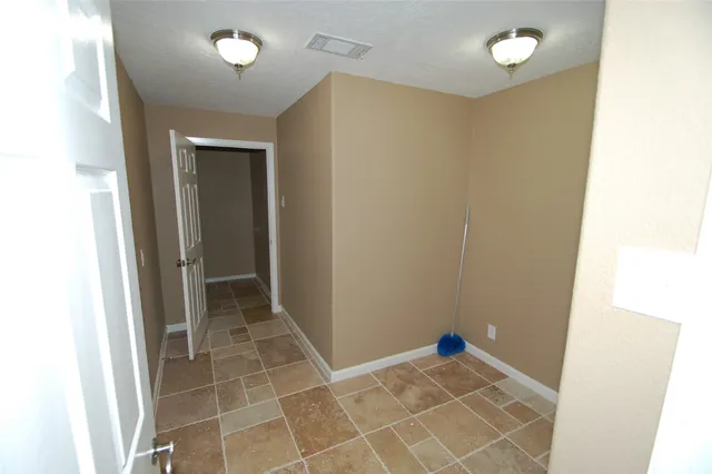 $2,000 | 3110 Brookhurst Lane, Deer Park, TX 77536