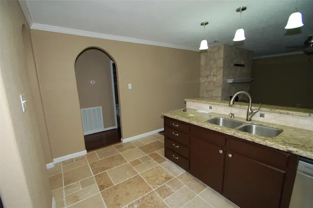 $2,000 | 3110 Brookhurst Lane, Deer Park, TX 77536