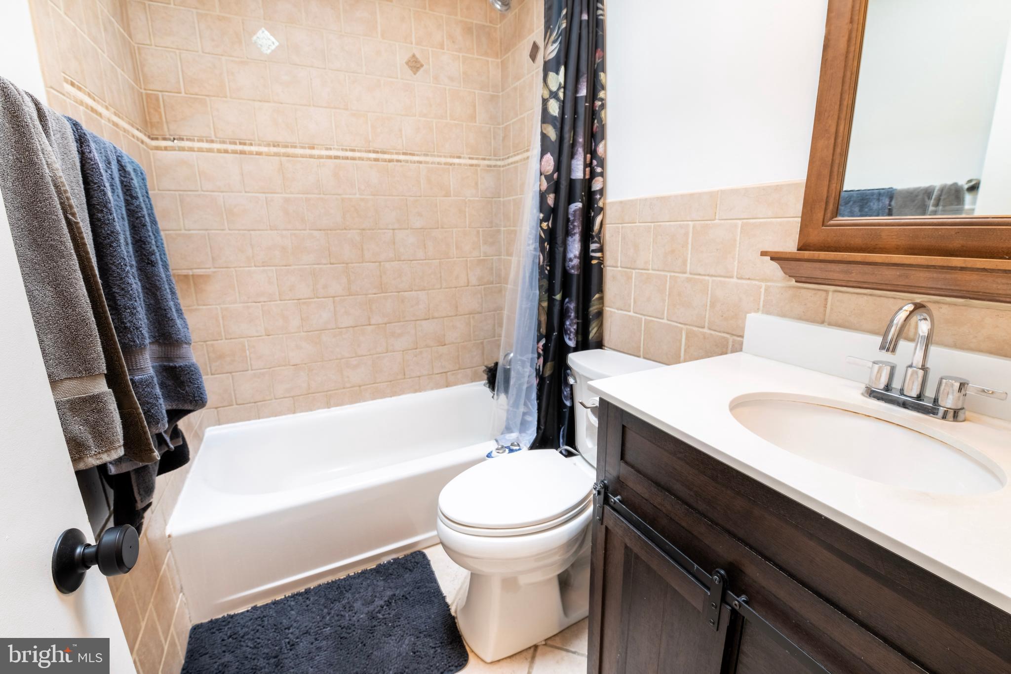 3420 Barclay Street Philadelphia, PA 19129 - Photo 14 of 28 2nd floor bathroom