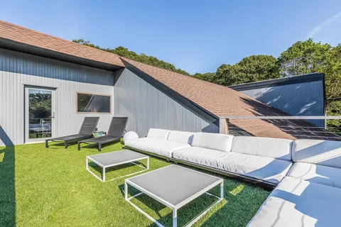 $7,950,000 | 55 Shore Road, Shelter Island Heights, NY 11965