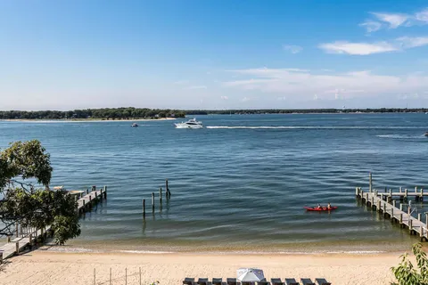 $7,950,000 | 55 Shore Road, Shelter Island Heights, NY 11965
