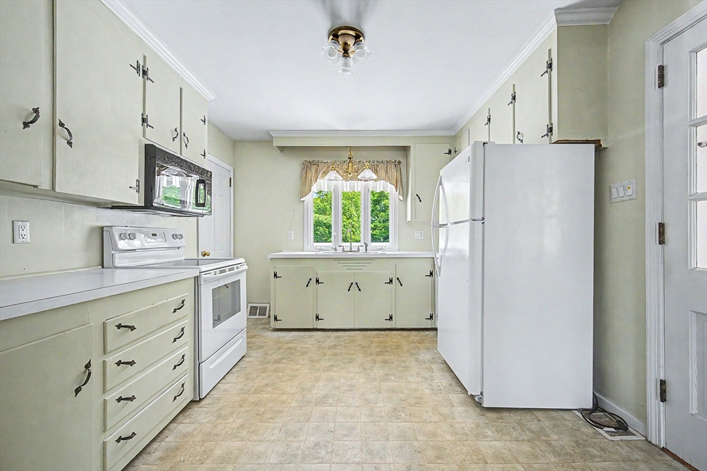 355 Boston Road Sutton, MA 01590 - Photo 15 of 30