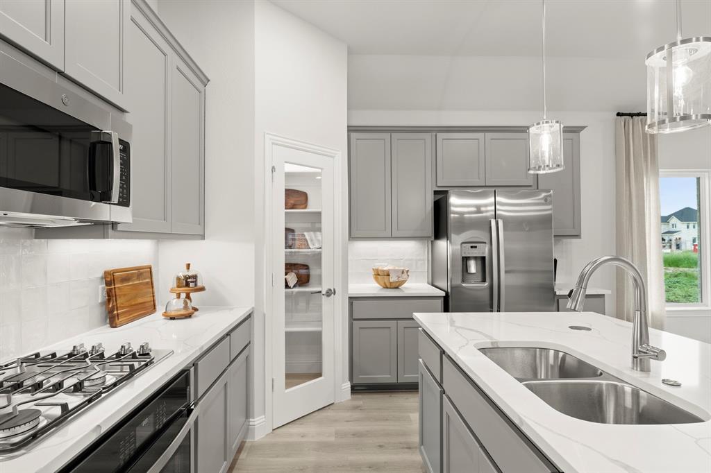 2907 Hanscom Street Forney, TX 75126 - Photo 6 of 32 25. 2263 River Bend - Kitchen (4)