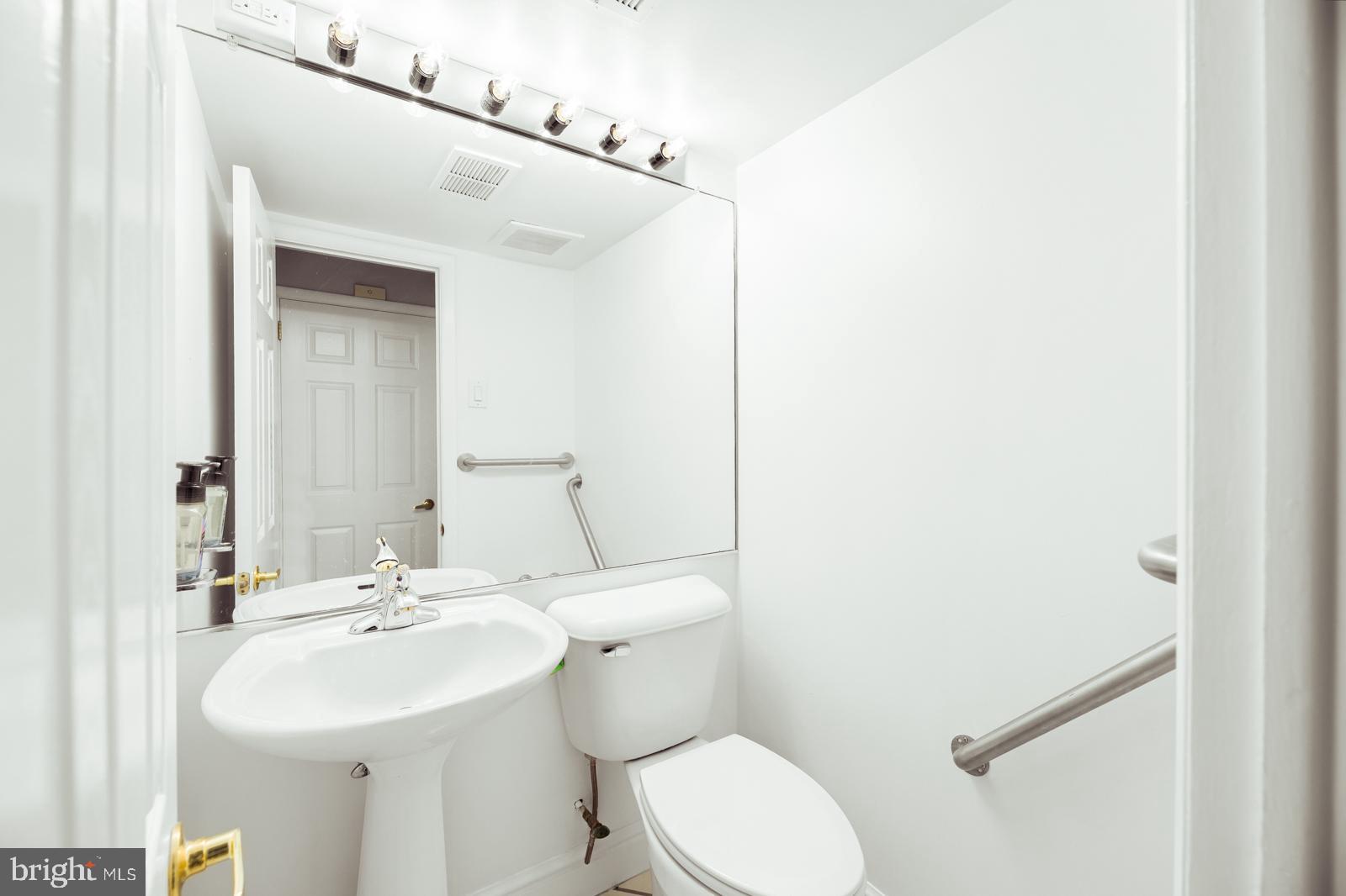 1024 Alpena Road Philadelphia, PA 19115 - Photo 16 of 41