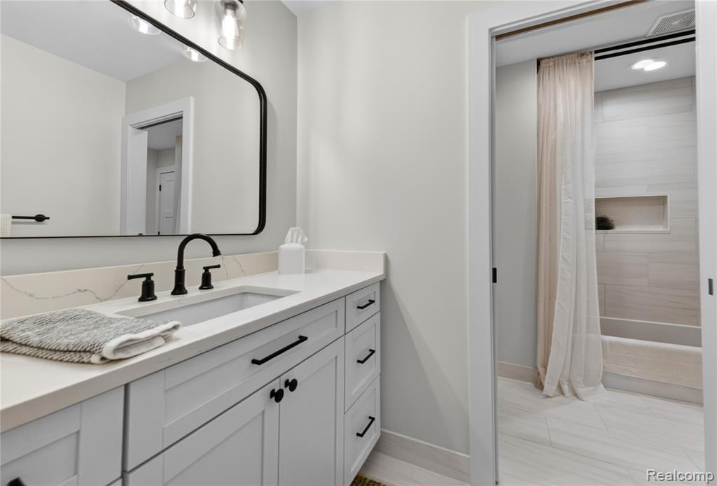 8439 Holcomb Road Clarkston, MI 48348 - Photo 50 of 64