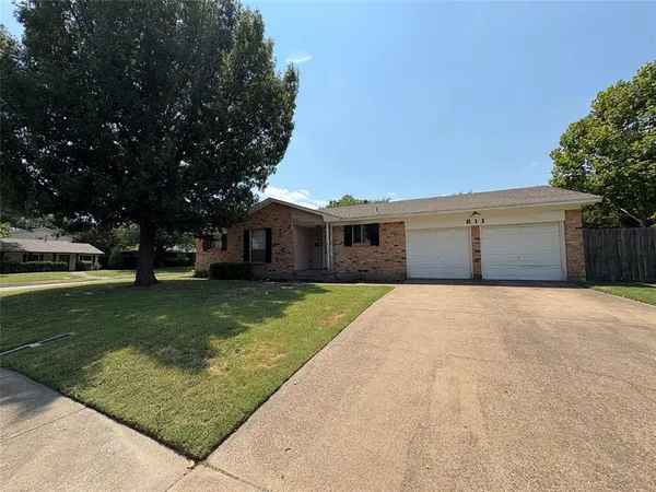 $1,895 | 811 Acton Avenue, Duncanville, TX 75137