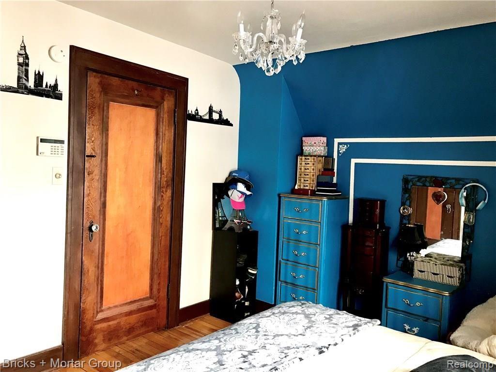 6545 Hatchery Road Waterford, MI 48327 - Photo 23 of 35 master bed3.jpg