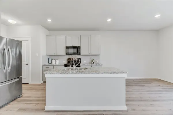 $1,975 | 252 B Fieldwood Drive, Buda, TX 78610