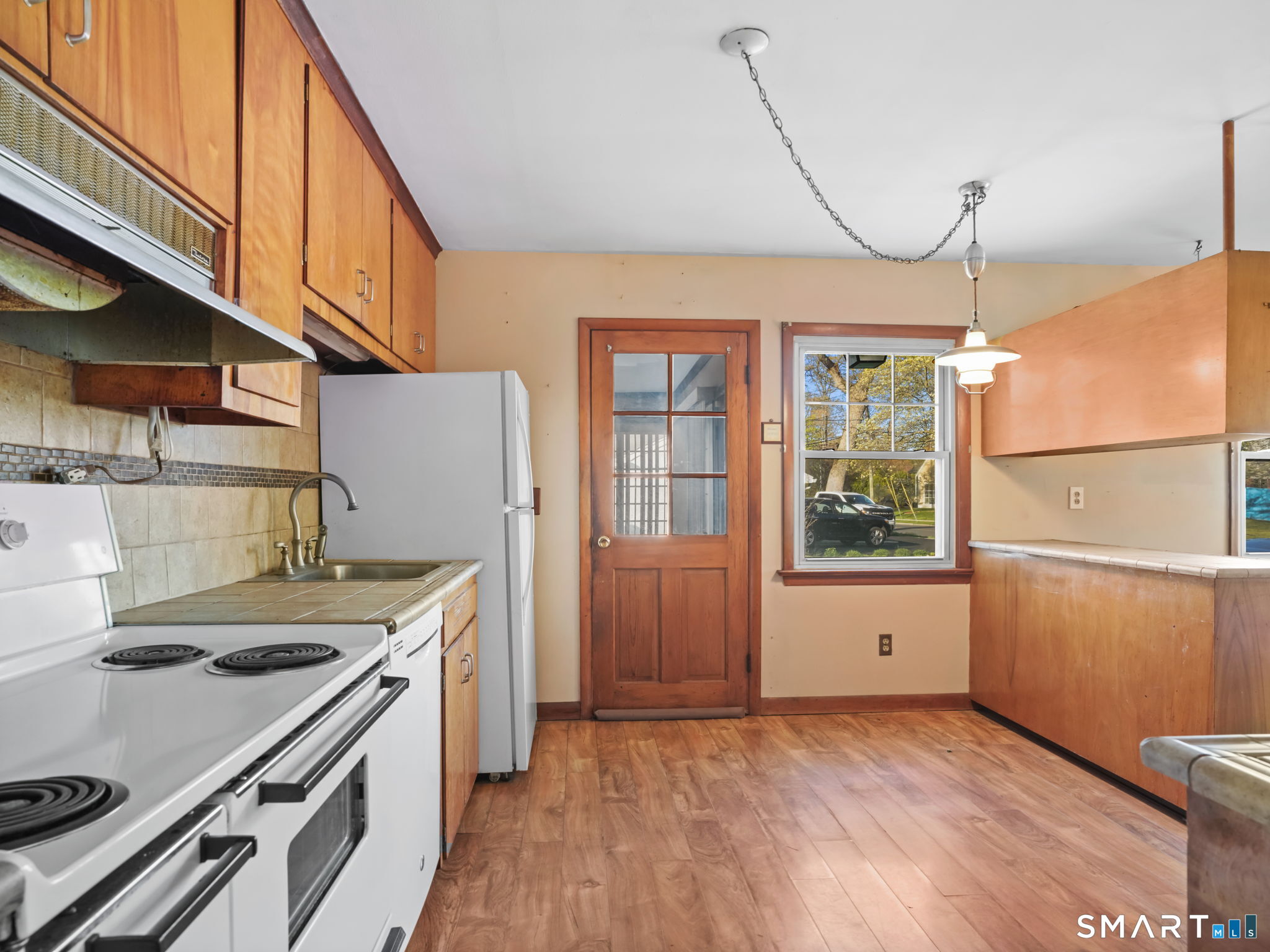 171 Old Point Road Milford, CT 06460 - Photo 14 of 40