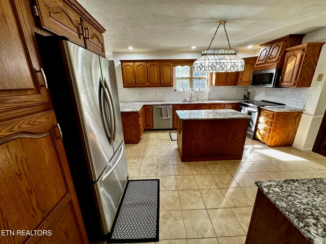 $650,000 | 511 Emerald Avenue, Kodak, TN 37764