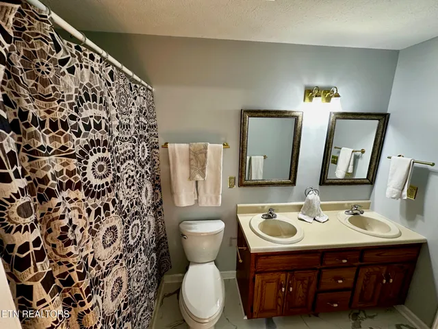 $650,000 | 511 Emerald Avenue, Kodak, TN 37764