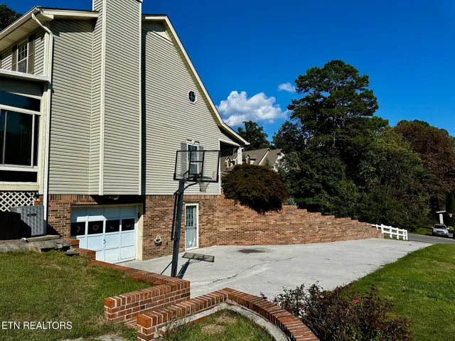 $650,000 | 511 Emerald Avenue, Kodak, TN 37764