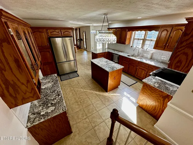 $650,000 | 511 Emerald Avenue, Kodak, TN 37764