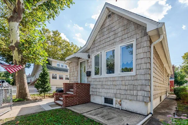 $399,999 | 1 Oak Avenue, Unit 1 | Silver Beach