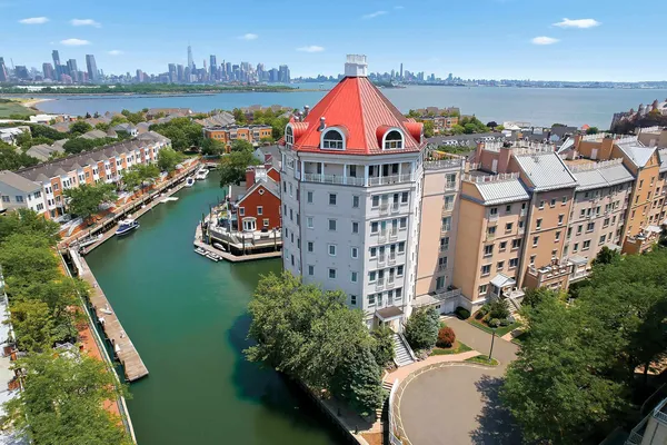 $5,900 | 205 Shearwater Court West, Unit 32, Jersey City, NJ 07305