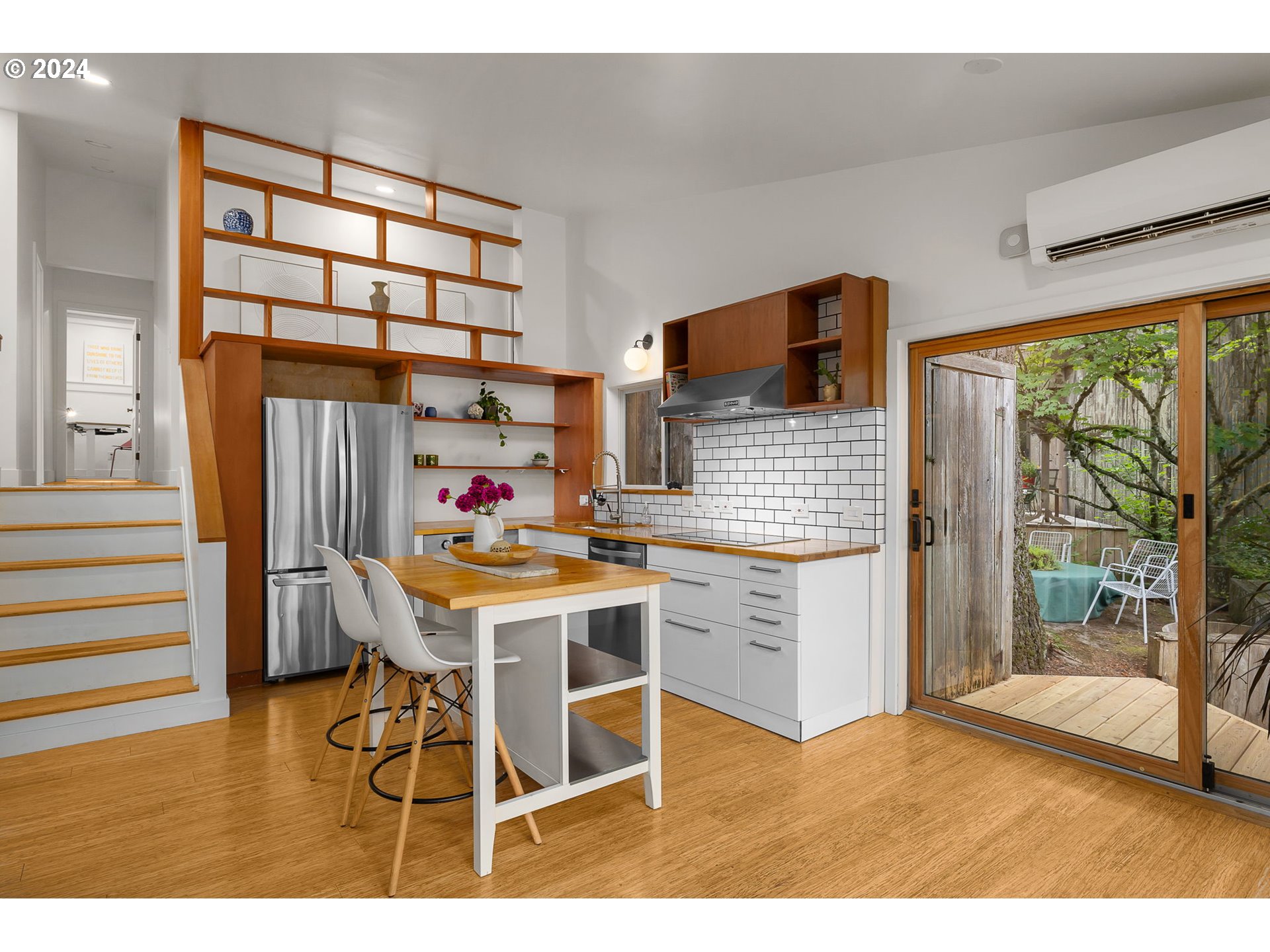 6454 Southwest Barnes Road Portland, OR 97221 - Photo 11 of 35 Gallery Image 11