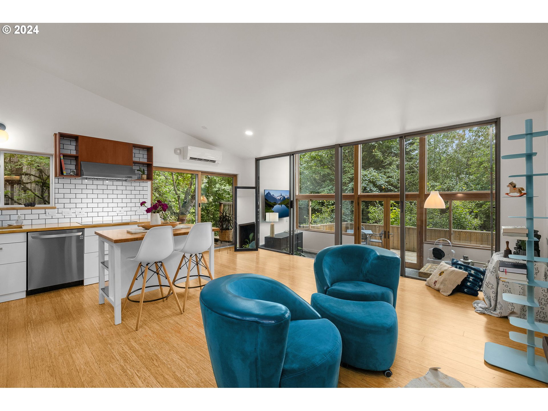 6454 Southwest Barnes Road Portland, OR 97221 - Photo 8 of 35 Gallery Image 8