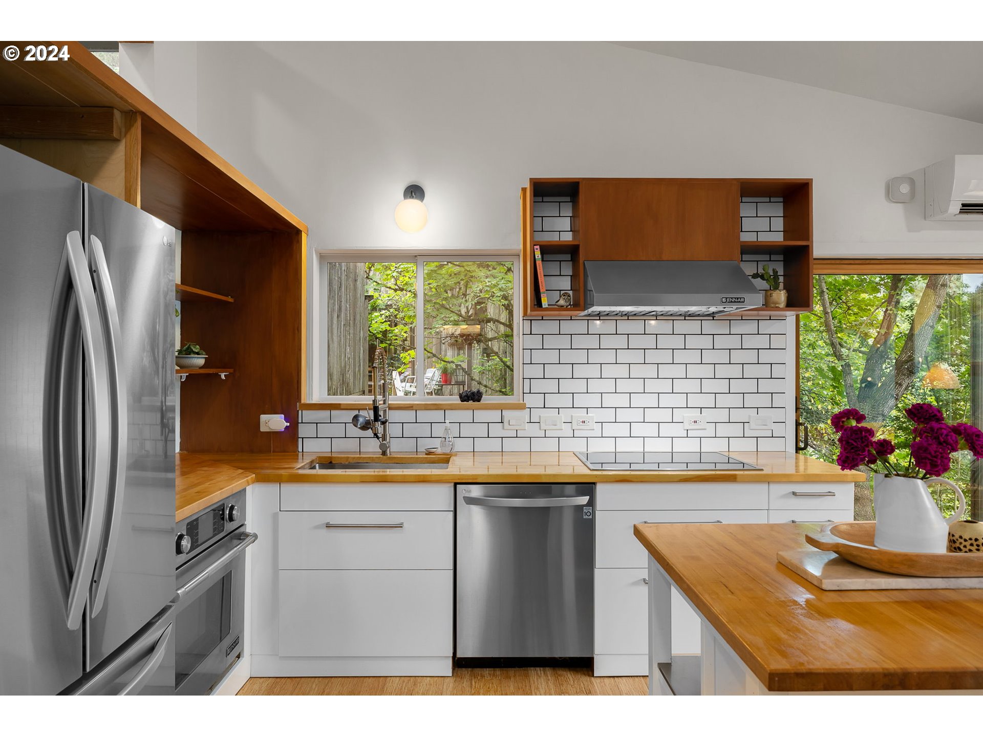 6454 Southwest Barnes Road Portland, OR 97221 - Photo 9 of 35 Gallery Image 9