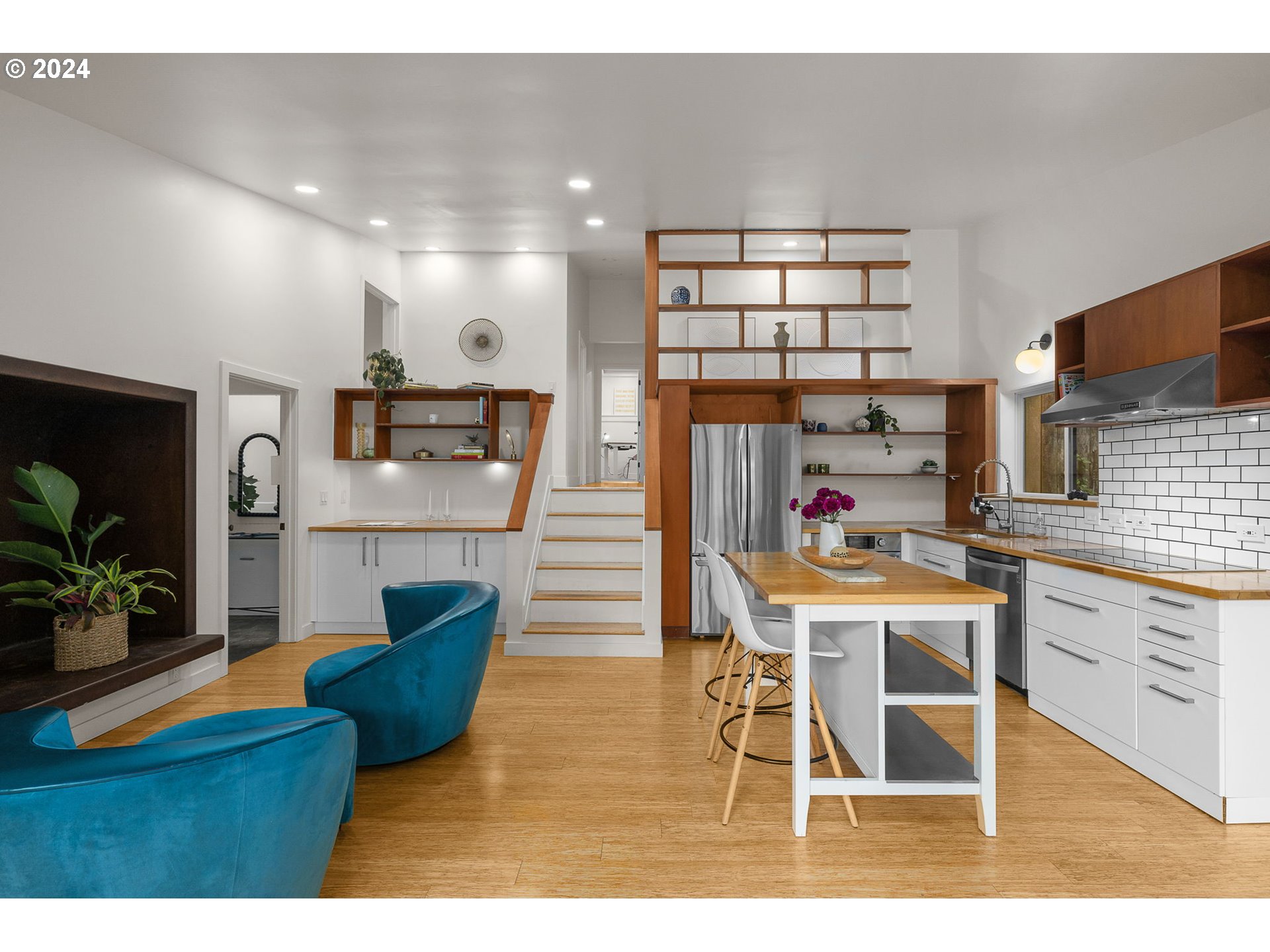6454 Southwest Barnes Road Portland, OR 97221 - Photo 10 of 35 Gallery Image 10