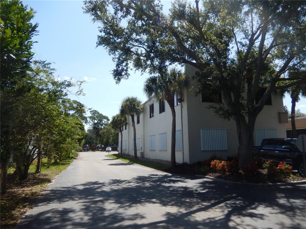 2015 Cattlemen Road Sarasota, FL 34232 - Photo 10 of 36 Gallery Image 10