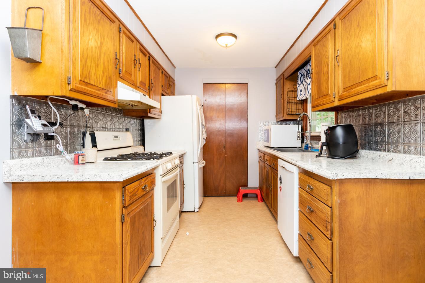 146 Cambridge Road Coatesville, PA 19320 - Photo 6 of 17 Gallery Image 6