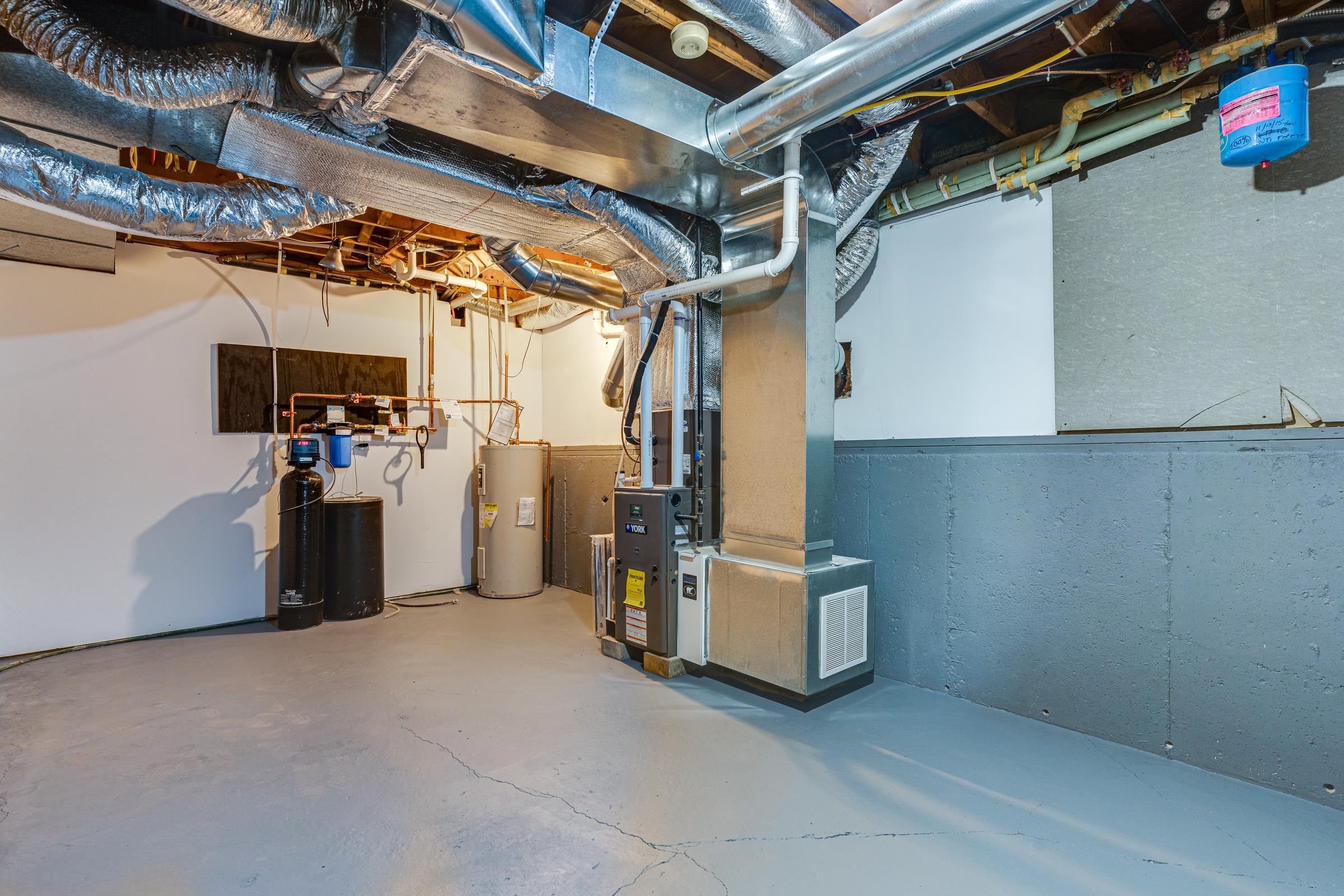 136 Kingston Road Exeter, NH 03833 - Photo 33 of 40