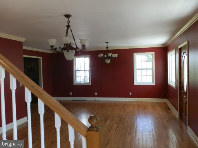 537 Winifred Road Cumberland, MD 21502 - Photo 16 of 30 Living Room