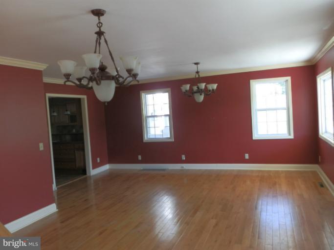537 Winifred Road Cumberland, MD 21502 - Photo 18 of 30 Living Room