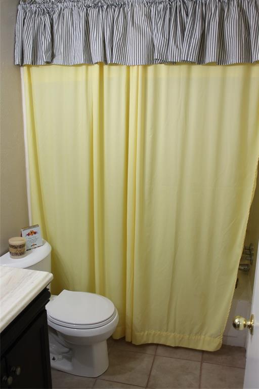 722 Intrepid Drive Garland, TX 75043 - Photo 13 of 19 a bathroom with a sink and a toilet