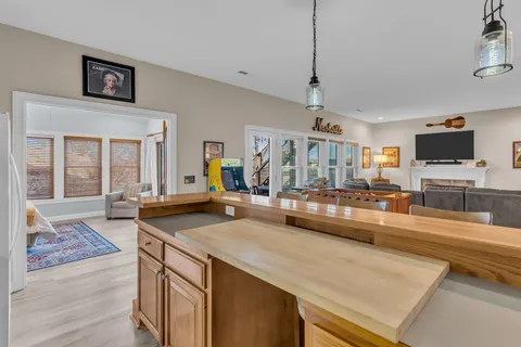 a picture of a cabinet