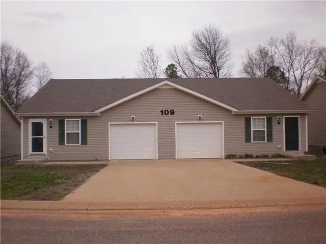 $1,025 | 109 Maureen Drive, Unit A, Clarksville, TN 37043