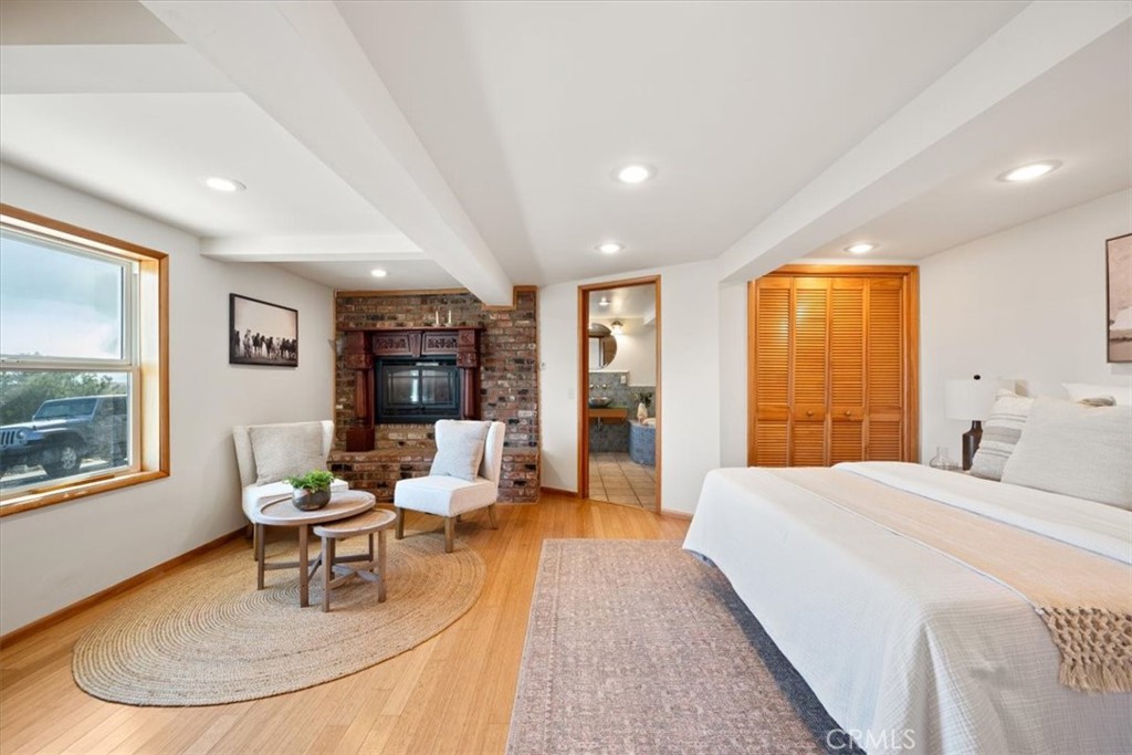 549 Derby Lane Paso Robles, CA 93446 - Photo 17 of 64 a living room with furniture and a table