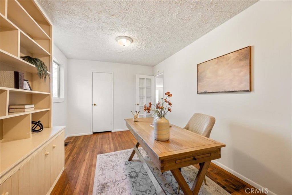 549 Derby Lane Paso Robles, CA 93446 - Photo 33 of 64 a room with furniture and wooden floor