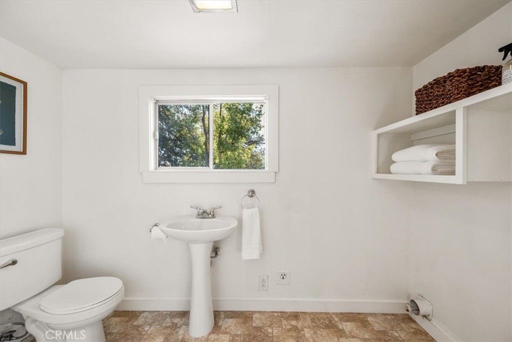 549 Derby Lane Paso Robles, CA 93446 - Photo 35 of 64 a bathroom with a sink toilet and a mirror