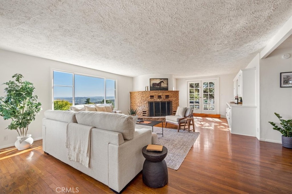 549 Derby Lane Paso Robles, CA 93446 - Photo 4 of 64 a living room with furniture and a large window