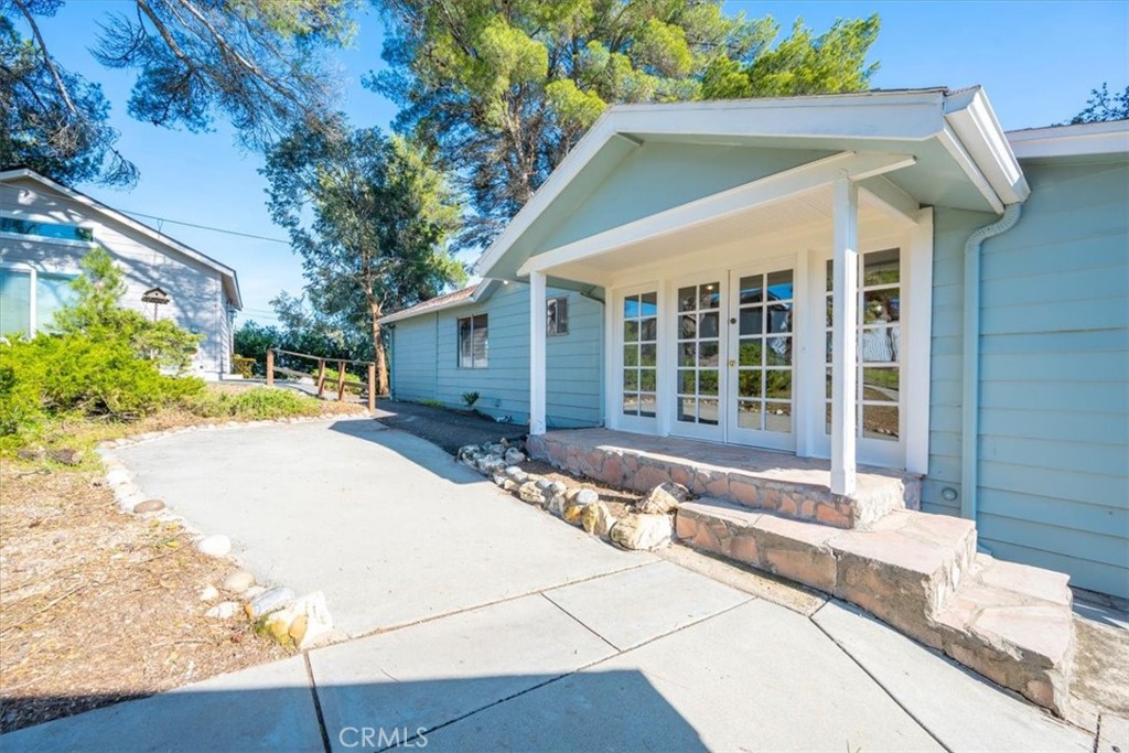 549 Derby Lane Paso Robles, CA 93446 - Photo 42 of 64 a front view of a house with a yard and potted plants
