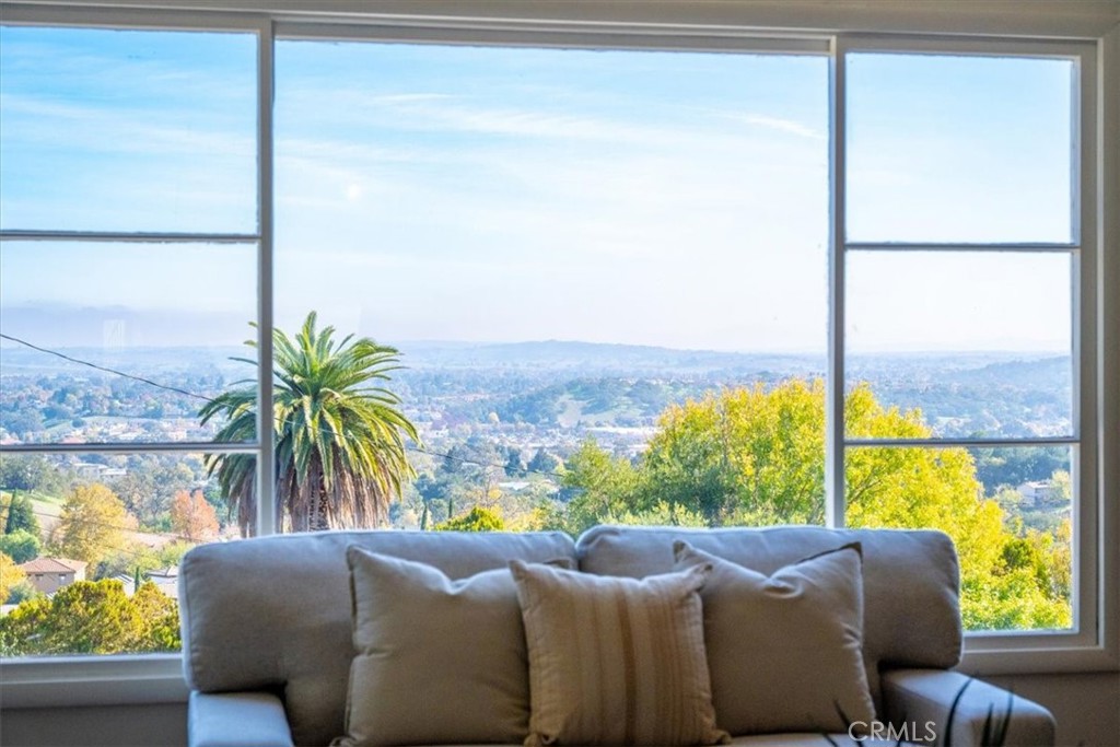 549 Derby Lane Paso Robles, CA 93446 - Photo 8 of 64 a living room with furniture and a large window