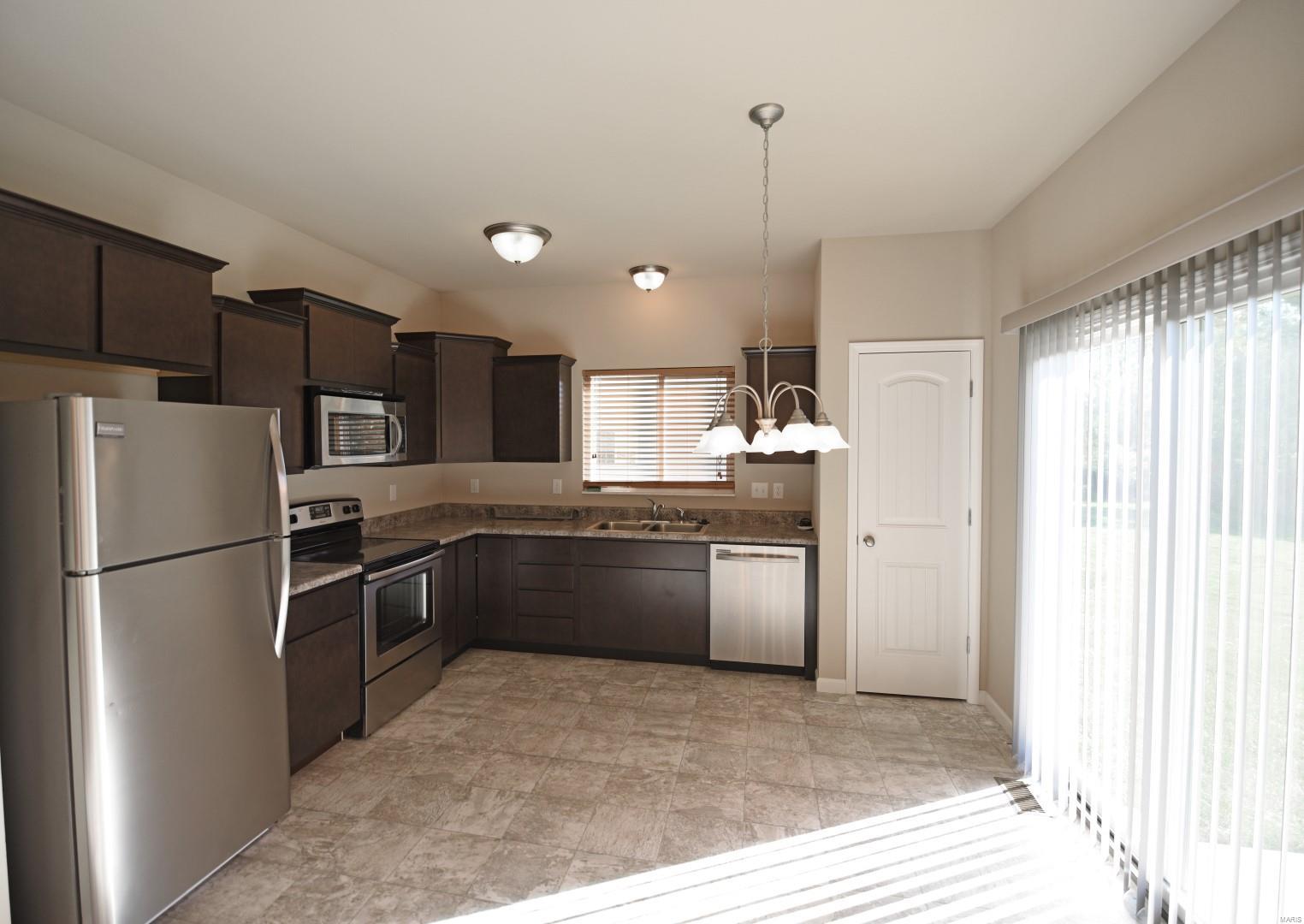 813 Bluff Ridge Lane Shiloh, IL 62221 - Photo 2 of 14 Gallery Image 2
