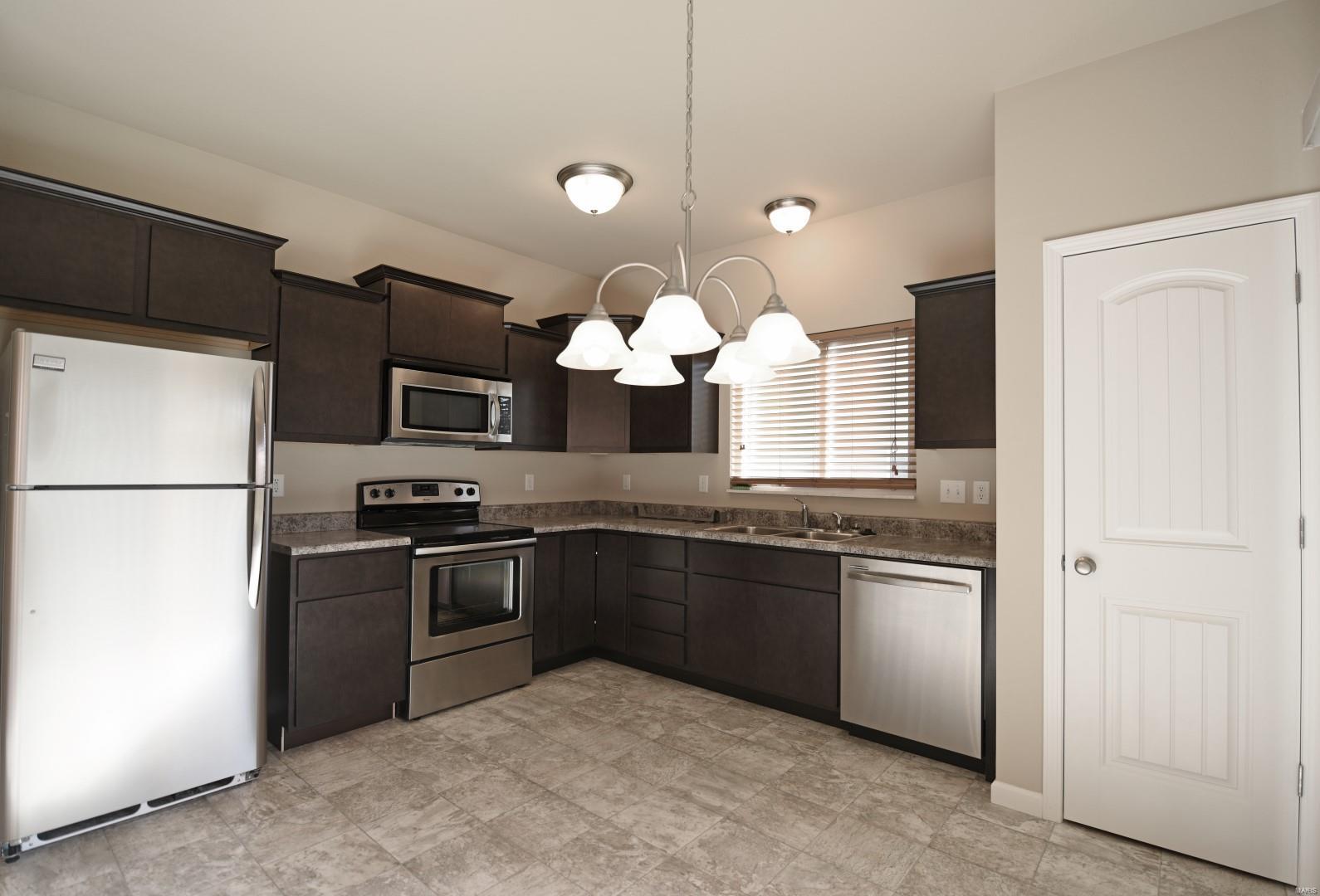 813 Bluff Ridge Lane Shiloh, IL 62221 - Photo 3 of 14 Gallery Image 3