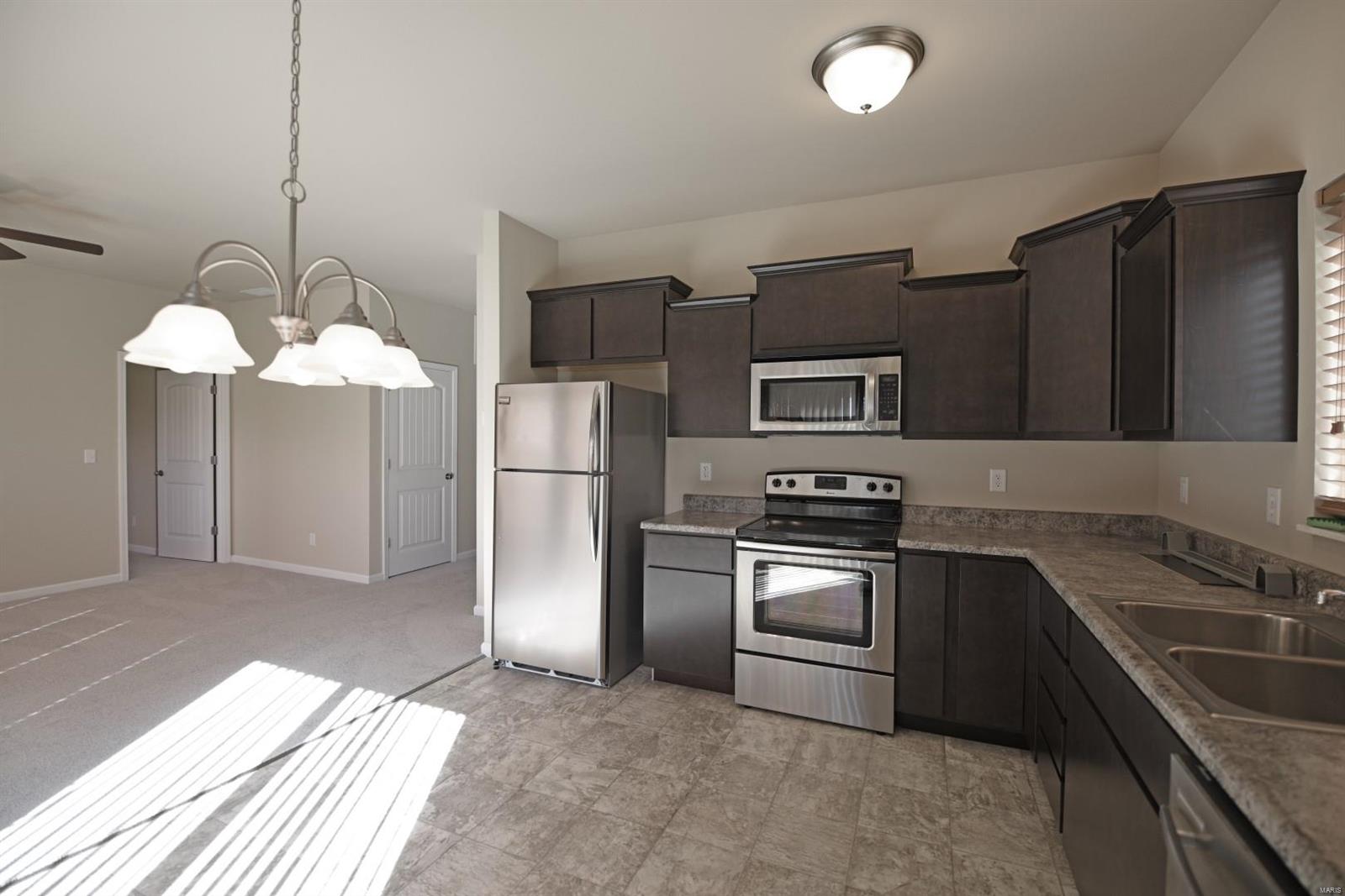 813 Bluff Ridge Lane Shiloh, IL 62221 - Photo 4 of 14 Gallery Image 4