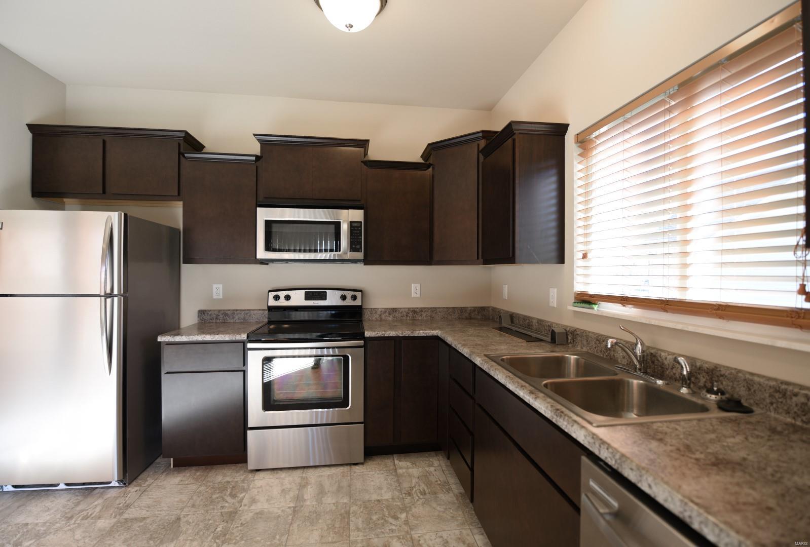 813 Bluff Ridge Lane Shiloh, IL 62221 - Photo 5 of 14 Gallery Image 5